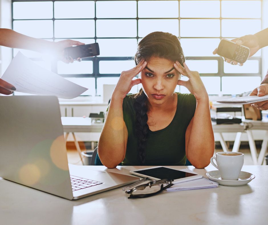 Desafios das Mulheres no Mercado Corporativo Brasileiro 2 O Machismo e a Sobrecarga de Tarefas Continuam Afetando as Mulheres