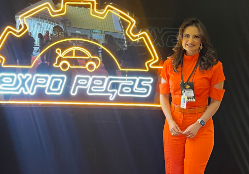 História dos Automóveis Colecionáveis: Na Exposição de Peças Exclusiva de Carros 2 Automóveis Colecionáveis: Uma Exposição Exclusiva de Carros