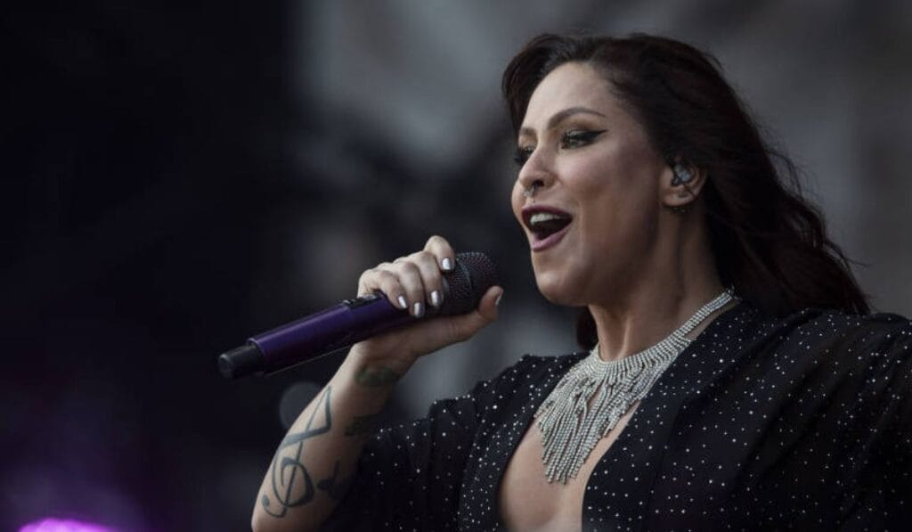 Pitty: A Princesa do Rock Brasileiro em Entrevista sobre Música, Mídia e Identidade