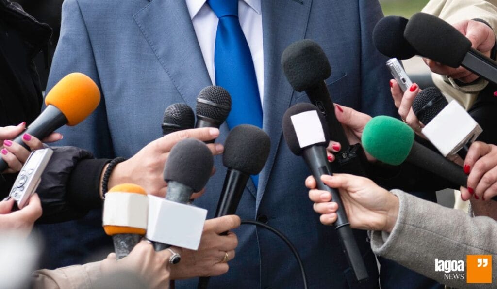 Retrospectiva de 2024: o que marcou a mídia ao longo do ano 6 Jornalismo e a busca por credibilidade