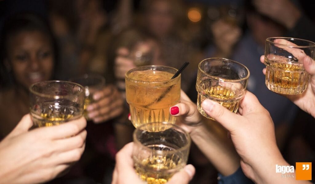 Alimentação e boa hidratação são essenciais para evitar a ressaca neste fim de ano 2 Atenção à mistura de bebidas alcoólicas