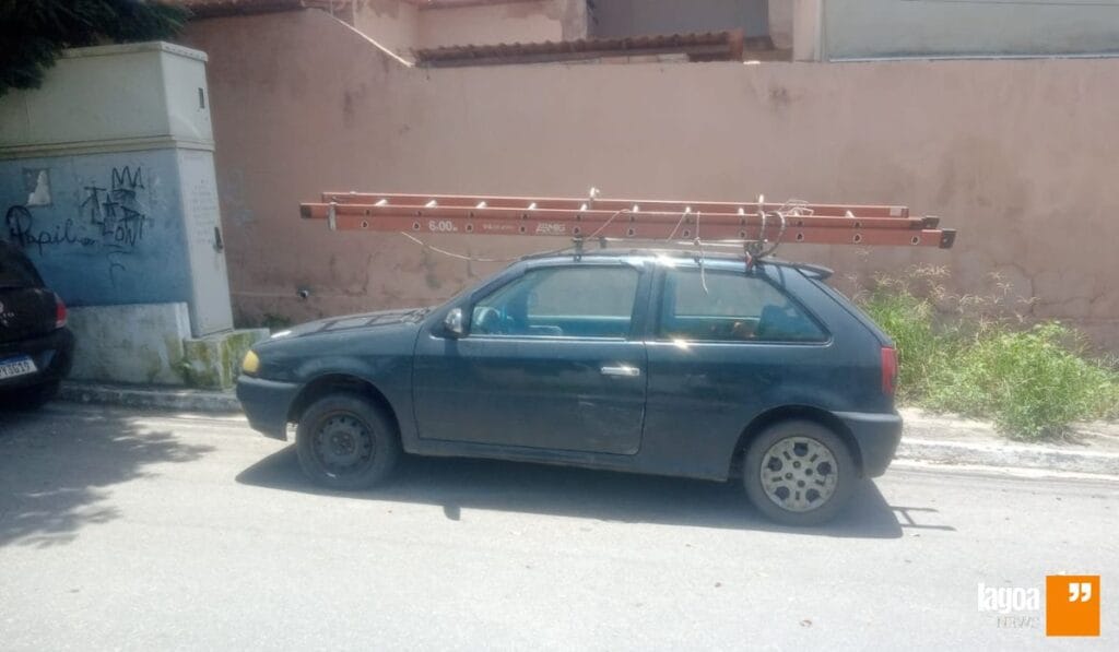 Carro roubado é encontrado no bairro Vila Maria 2 Carro roubado em lagoa santa