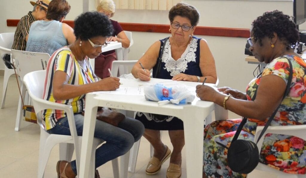 Educação na Terceira Idade: Uma Iniciativa Inspiradora