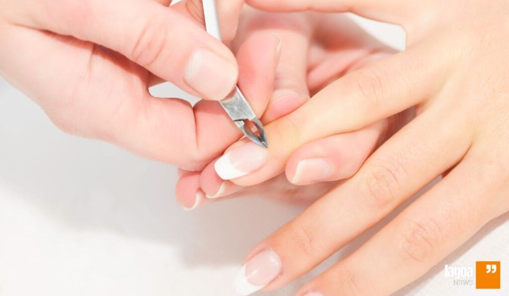 10 Dicas para Usar Unhas em Gel com Segurança e Estilo 9 4. Hidrate as Cutículas Regularmente