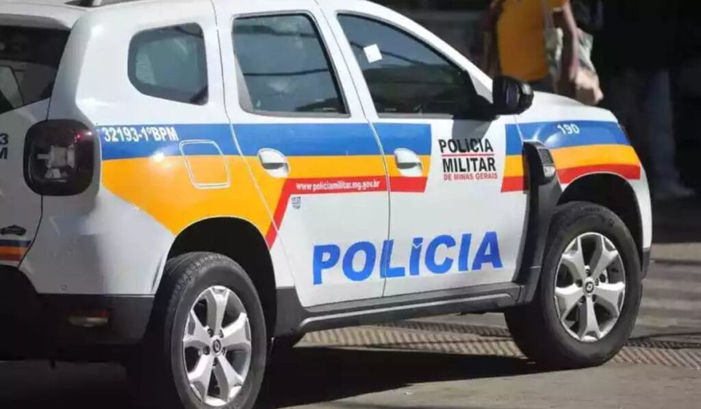 Cães farejadores encontram drogas escondidas em teto solar de carro na MG-010 em Lagoa Santa