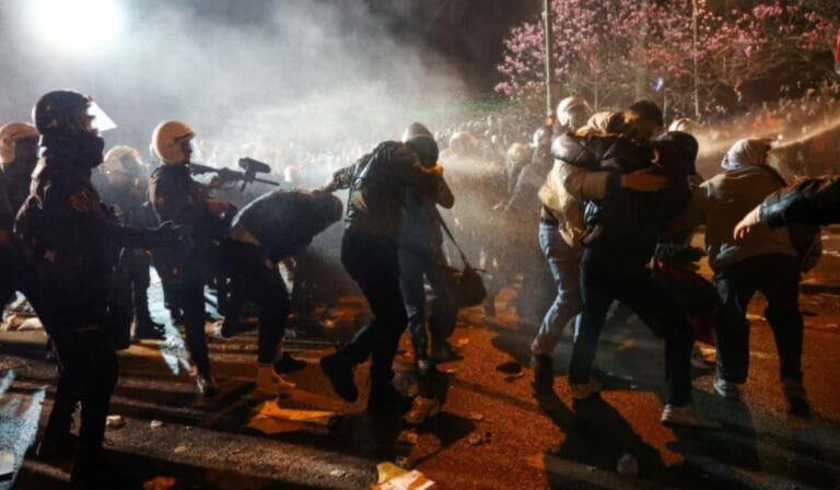 Protestos na Turquia: Mobilização e Repressão em Destaque