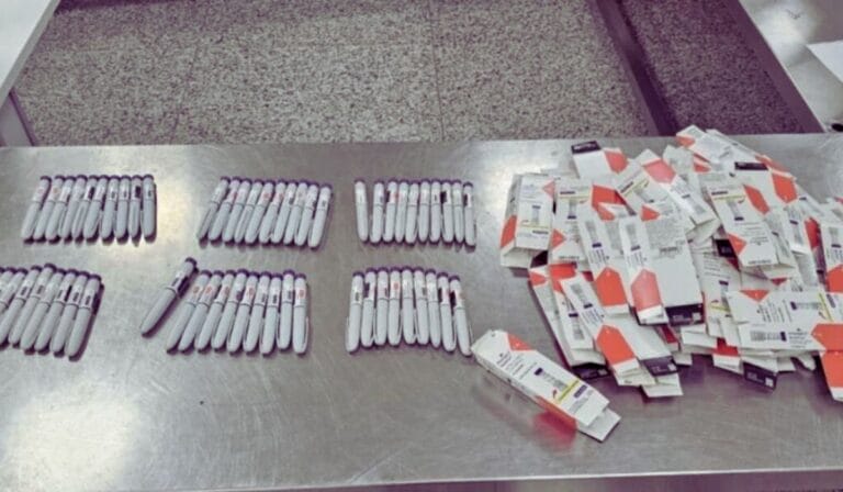 Receita Federal Apreende R$ 250 Mil em Canetas de Mounjaro no Aeroporto de Confins