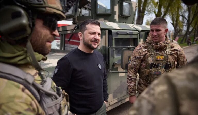 Zelensky na linha de frente: tensão e resistência ucraniana em Donetsk