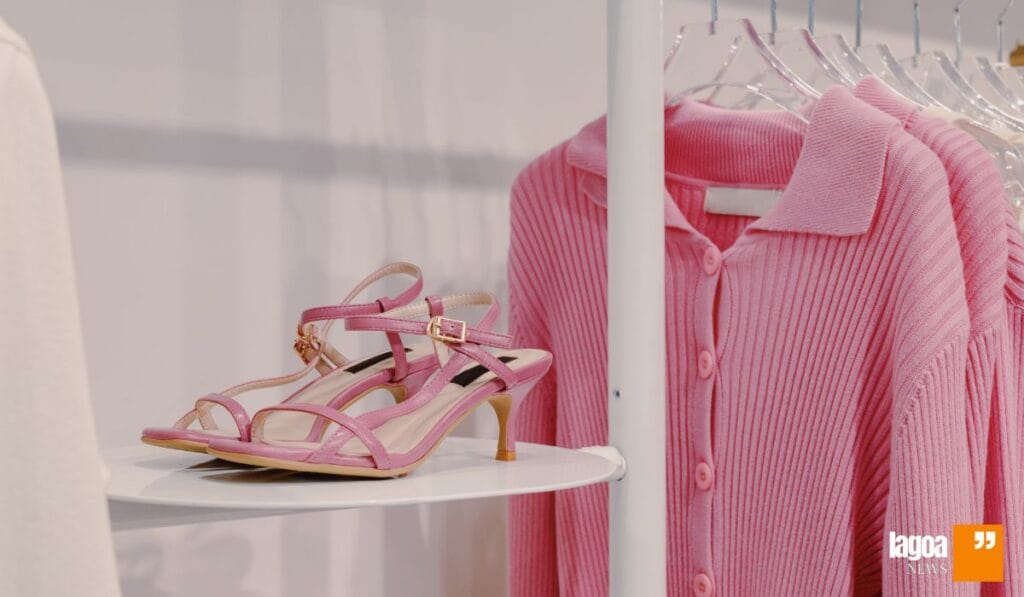 Cores em alta na moda 2025 nas ruas e vitrines 6 Cores em alta na moda 2025 - Rosa empolvado