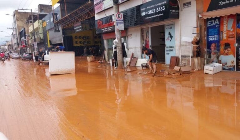 Enchentes no Vale do Aço deixam rastro de destruição em Minas Gerais