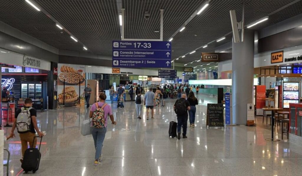 Idosa é indenizada em R$ 20 mil após acidente em voo
