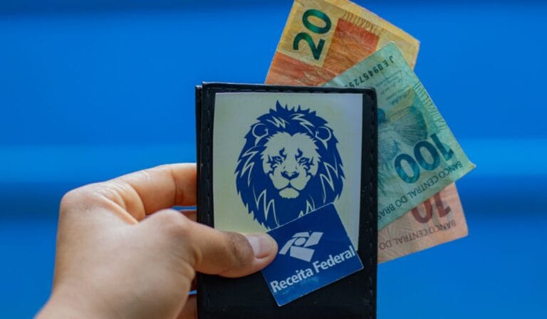 Imposto de Renda 2025: mineiros buscam informações para declarar com segurança e sem erros