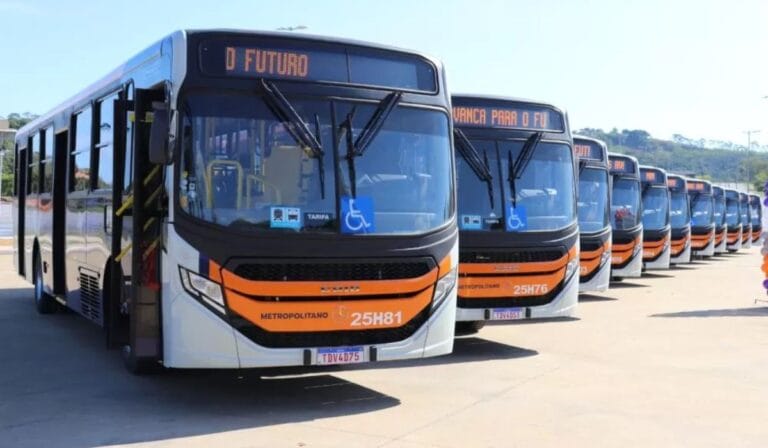 Lagoa Santa recebe 11 novos ônibus metropolitanos e prefeito reforça oposição ao pedágio