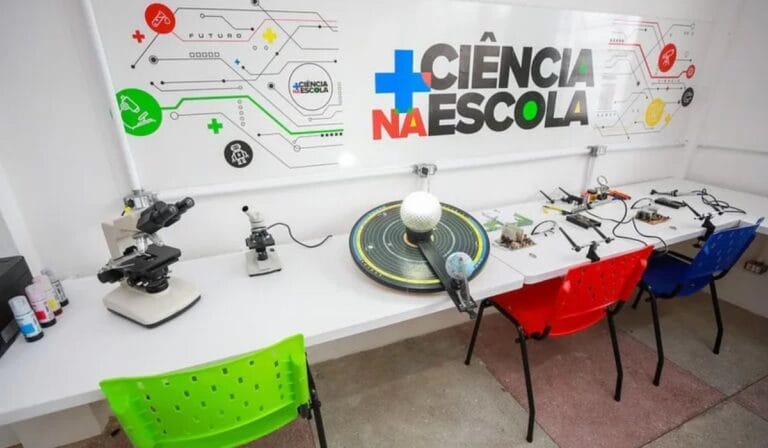 Minas Gerais Recebe o Programa "Mais Ciência na Escola" e Investe em Educação Científica