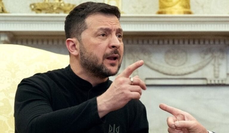 Zelensky firma acordos militares com França e Alemanha para conter ofensiva russa