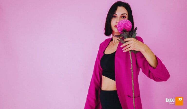 Cores vibrantes na moda 2025: energia, ousadia e liberdade nos looks