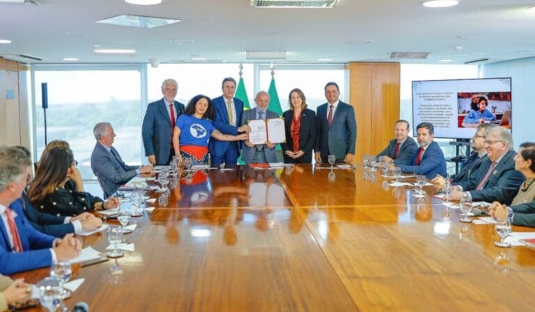 Nova política para cursos à distância: mudanças no EAD desafiam faculdades em todo o país