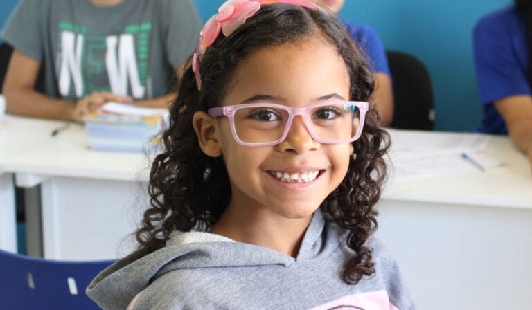 Prefeitura de Lagoa Santa entrega óculos para alunos da rede pública e fortalece políticas de saúde e educação