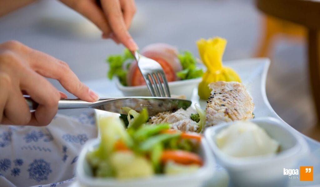 Mindful Eating: como alimentação consciente pode transformar sua vida 2 Os benefícios do mindful eating para corpo e mente