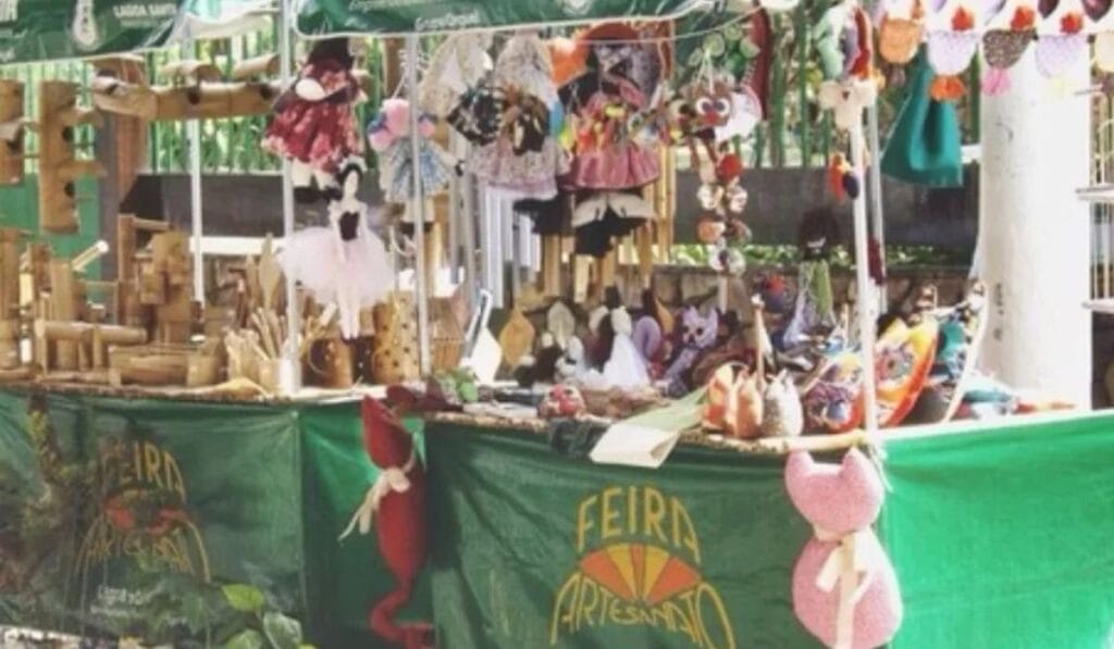 Artesãos e Artistas locais de Lagoa Santa, MG: Tradição, criatividade e identidade cultural 3 Feira de artesanato Lagoa Arte Santa: O coração cultural da cidade