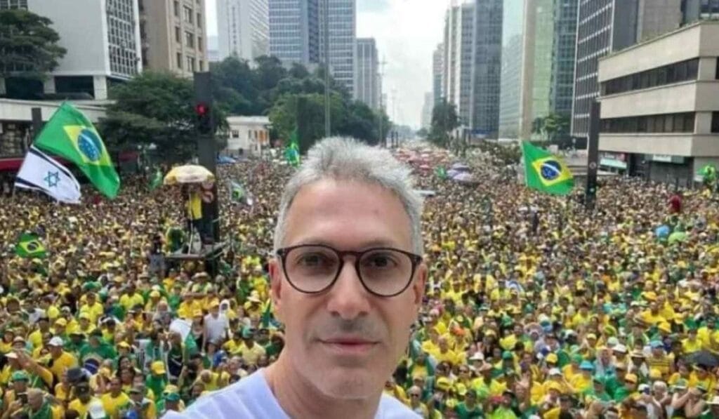 Ato na Paulista com pressão ao STF tem a presença de Zema