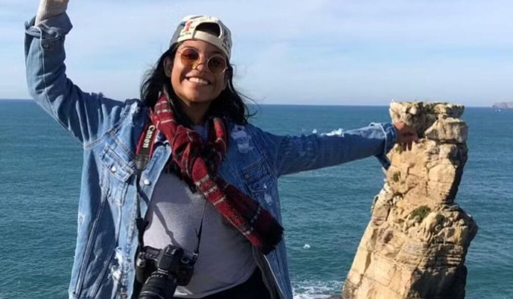 Brasileira que caiu em trilha na Indonésia é encontrada morta