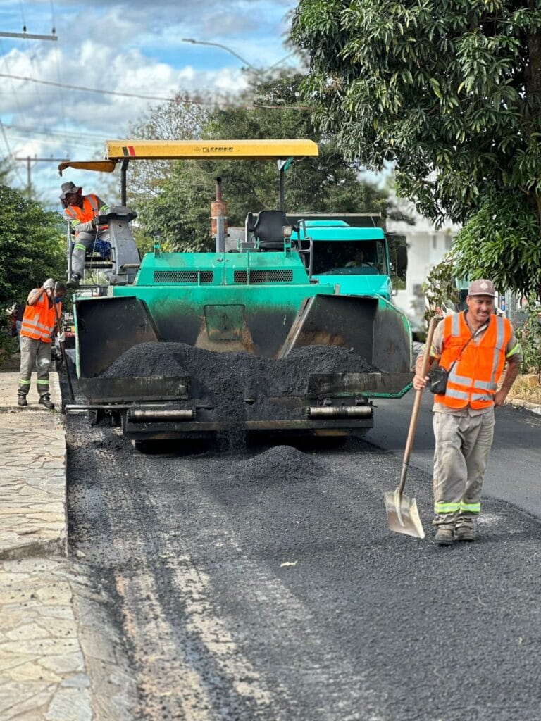 Lagoa Santa inicia maior programa de infraestrutura da sua história e transforma bairros com o Asfalto Novo