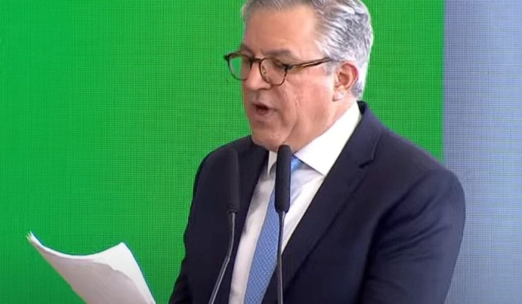 O ministro da Saúde, Alexandre Padilha, anunciou durante visita a Lagoa Santa