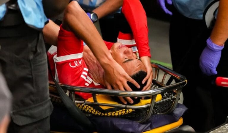 Bayern confirma lesões múltiplas e cirurgia de Musiala após choque em partida decisiva
