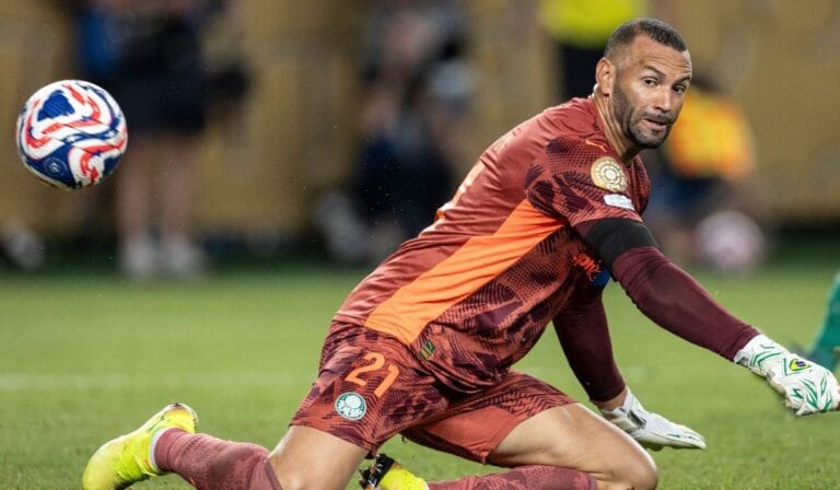 Copa do Mundo de Clubes: Weverton explica gol sofrido em desvio e diz que estava pronto para defender