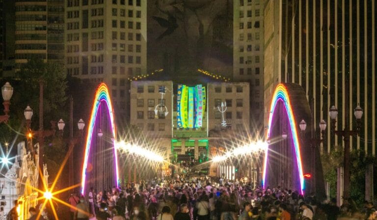 Festa da Luz ilumina o baixo centro mineiro