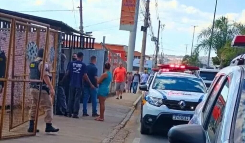 Homem é executado a tiros dentro de borracharia em Lagoa Santa