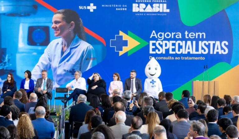Programa "Agora Tem Especialistas" amplia cirurgias em mais de 200%