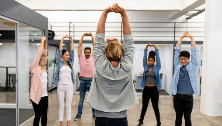 De programas de saúde mental a espaços de descompressão, o wellness corporativo 3.0 redefine a experiência profissional e valoriza o cuidado integral com os colaboradores