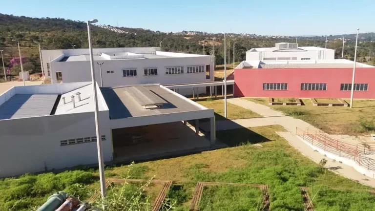 Furto de fiação elétrica paralisa aulas na Escola Padre Menezes em Lagoa Santa