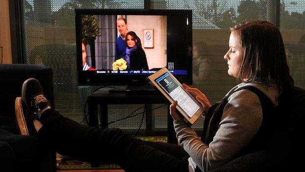 Comportamento multitela: 7 em cada 10 brasileiros usam o celular enquanto assistem à TV