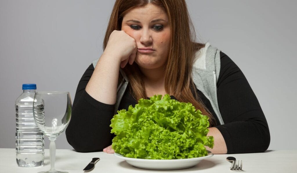 Conheça os perigos físicos e mentais das dietas restritivas e treinos excessivos.