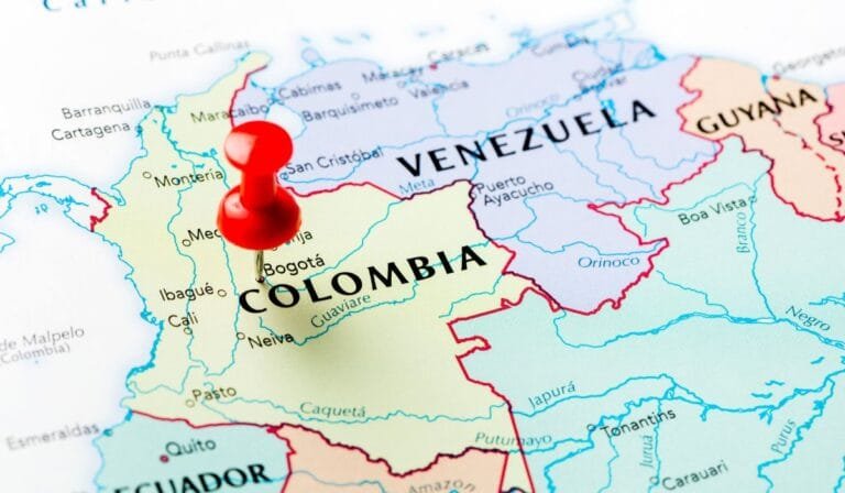 Colômbia fora da lista de aliados dos EUA na luta antidrogas; tensão cresce com Venezuela