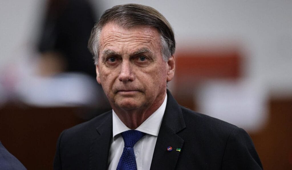 Bolsonaro e mais 7 réus começam a ser julgados no STF por tentativa de golpe de Estado