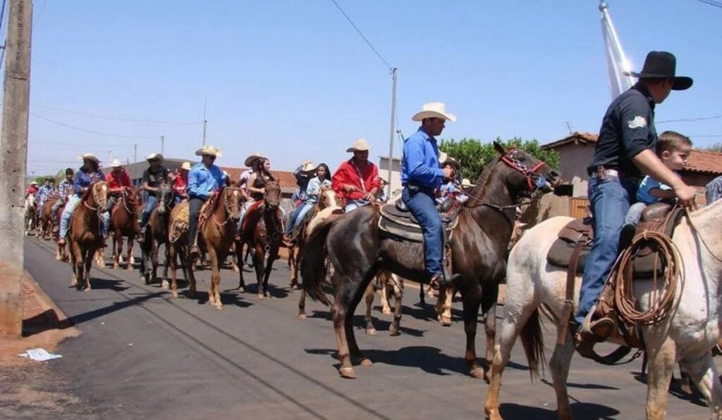 Lagoa Santa celebra Nossa Senhora Aparecida com cavalgada histórica