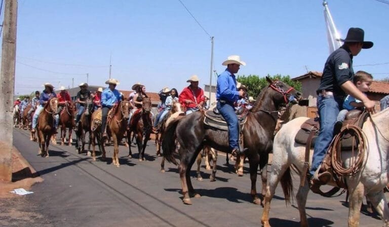Lagoa Santa celebra Nossa Senhora Aparecida com cavalgada histórica