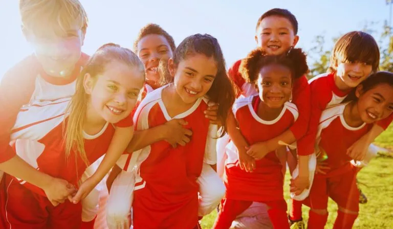 Esporte na infância: o papel essencial da prática esportiva no desenvolvimento físico e emocional das crianças