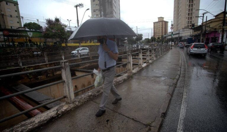 Período de chuvas em BH acende alerta para alagamentos, deslizamentos e falhas no fornecimento de energia