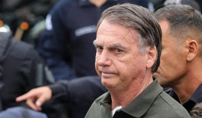 STF libera novo prazo e Bolsonaro pode tentar último recurso antes do início da pena