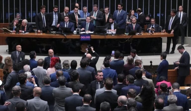 Câmara dos Deputados aprova PL da Dosimetria: entenda como o texto reduz penas do 8 de janeiro e impacta inelegibilidade de Bolsonaro