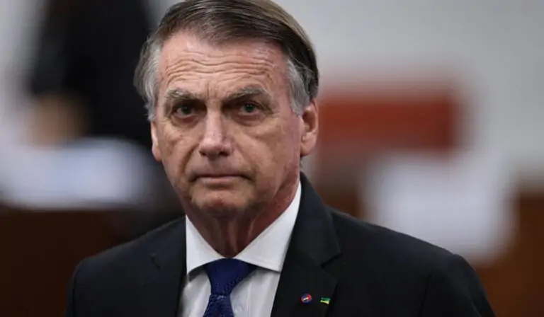 Polícia Federal prende ex-presidente Jair Bolsonaro em Brasília e Moraes convoca Primeira Turma do STF