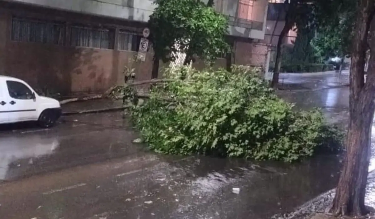 Tempestade em BH: Chuvas interrompem festa de 128 anos e exigem atenção redobrada de motoristas do Vetor Norte